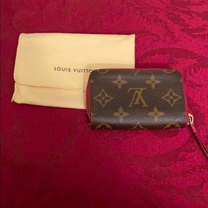 Monogram Zippy Multicartes in Fuchsia